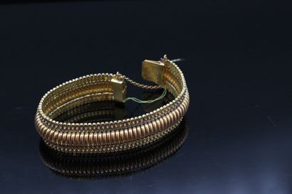 null Yellow gold bracelet 18k (750) with tubogas mesh.

Weight : 26,12 g.