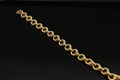 null Bracelet en or jaune 18k (750) à maille partiellement guillochée. 

Tour de...