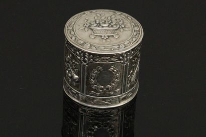 null Lot of four silver pillboxes. 

Work end XIXth - beginning XXth. 

We join a...
