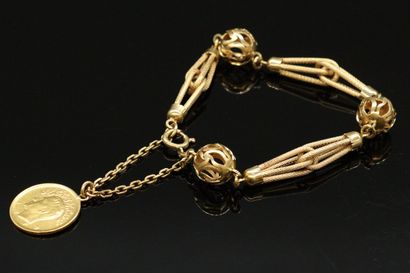 null 18K (750) yellow gold bracelet made of three balls and holding a small Iranian...