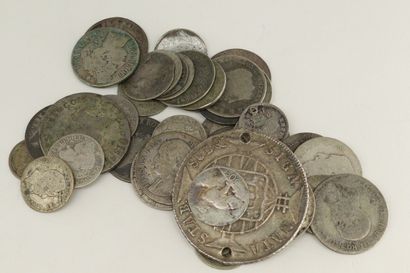 null Débris : ensemble de pièces en argent très usées ou accidentées.



Poids :...
