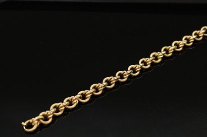 null Yellow gold bracelet 18k (750) with partially guilloche mesh. 

Wrist size :...