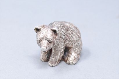 null Small silver bear. 

Spanish hallmark. 

Weight : 40.56 g.