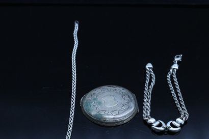 null Débris : deux petits bracelets en argent (925). 

Tour de poignet : env. 18...