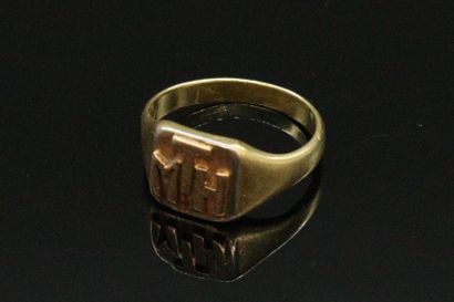 null Chevalière in 18K (750) yellow gold monogrammed MTH.

Finger size : 49 - Weight....