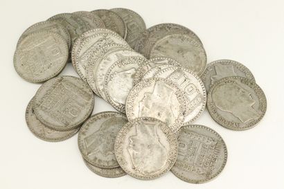 null Pièces en argent de type Turin, 10 et 20 francs. etats divers.



Poids : 269...