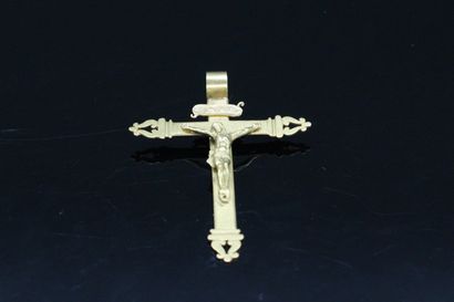 null Cross in 18K (750) yellow gold.

Weight: 6.49 g