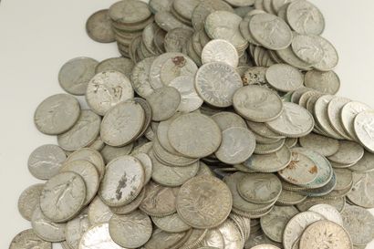 null Silver coins of type Semeuse, 50 centimes and 1 franc. Various states.



Weight...