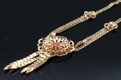 null Necklace in 18K (750) yellow gold set in its center with small rubies.

gross...
