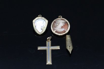 null 18k (750) gold lot composed of two mother-of-pearl and cameo pendants, a cross,...