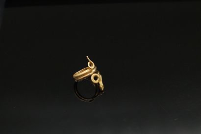 null Ring in 18K (750) yellow gold in the shape of a snake.

Finger size : 54 - Weight...