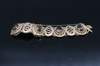null 14k (585) yellow gold bracelet with oval smoky quartz

Wrist circumference:...