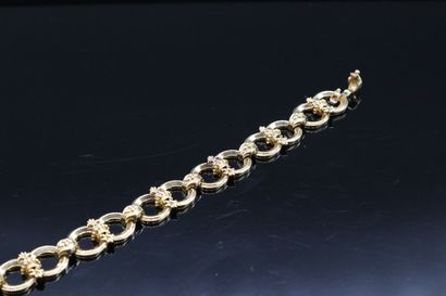 null Bracelet en or jaune 18K (750) à maillons en forme d'anneaux agrafés.

Poinçon...