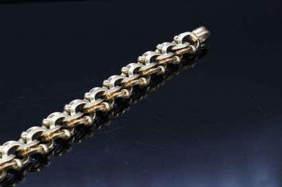 null Yellow gold bracelet 18K (750) with openwork.

Wrist size : 20 cm. Weight :...