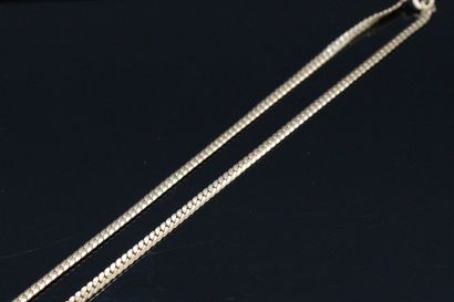 null Necklace in 18k (750) yellow gold with flat English links. 

Around the neck...