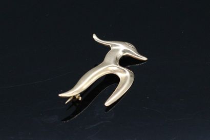 null Brooch in 18k (750) yellow gold featuring a stylized deer. 

Weight : 7,19 ...
