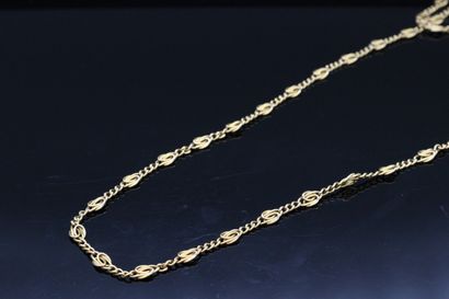 null 18k (750) yellow gold and silver chain.

Around the neck : 78 cm. - Weight :...