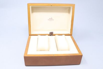 null HERMES PARIS

Natural wood box for watch