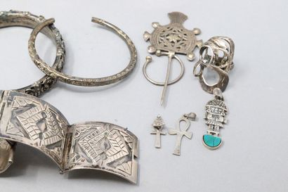 null Lot composed of napkin rings, a Moroccan fibula, a bracelet with geometric decoration,...