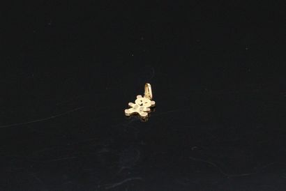 null Pendant in 18k (750) yellow gold featuring a teddy bear. 

Weight : 0.71 g.