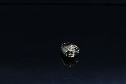 null Ring in 18k (750) yellow gold with a round diamond of about 0.20 ct. 

Finger...