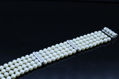 null Bracelet de 4 rangs de perles de culture scandé de barrettes en or gris 18K...
