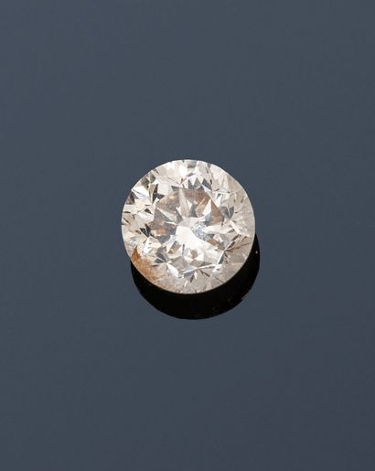 null Diamant rond de taille brillant pesant 5,01 cts sur papier.

Le diamant accompagné...
