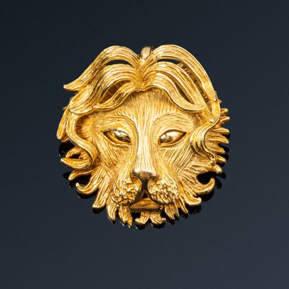 null Broche-pendentif en or 18K (750) représentant une tête de lion. 

Hauteur :...