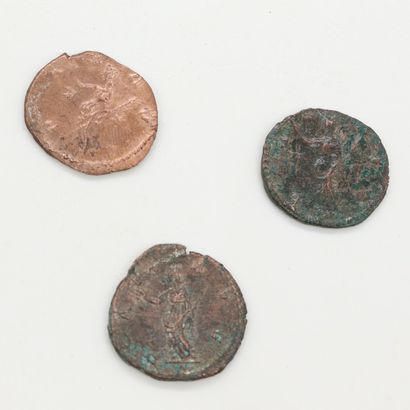 null VICTORIN (269-271) 

Lot de trois Antoniniens 

- Buste à droite R/ PAX 

Cunetio...