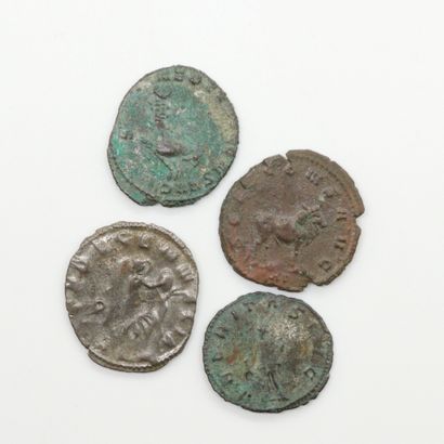 null GALLIEN (253-268)

Lot de trois Antoniniens et un denier. 

R/ Cryocampe à droite...