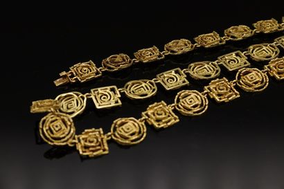 null CHAUMET

Demi-parure en or texturé 18K (750) composée d'un collier et d'un bracelet...