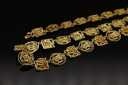 null CHAUMET

Demi-parure en or texturé 18K (750) composée d'un collier et d'un bracelet...