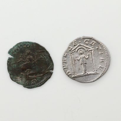 null SALONINE (258-260)

Lot of two Antoninians 

A/ Diademed head with crescent...
