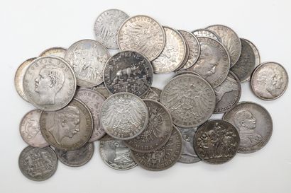 null ALLEMAGNE 

Lot de 35 monnaies en argent du XIXe et du début et du XXe siècle...