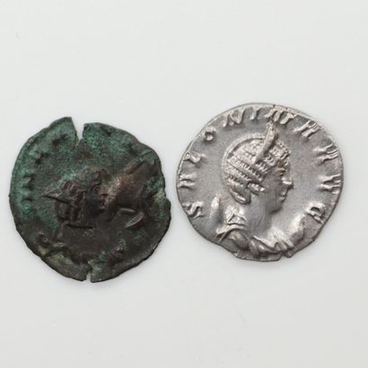 SALONINE (258-260)

Lot of two Antoninians...