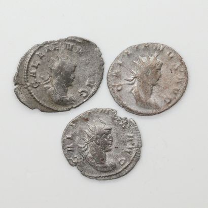 null GALLIEN 

Lot of three Antoninians of the legions and cohorts

R/ COHH PRAET...