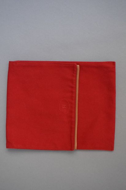HERMES PARIS 
 
Clutch bag in red fabric...
