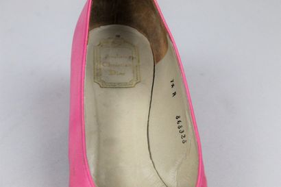 null CHRISTIAN DIOR SHOES (circa 1960)



Pair of pink silk satin covered pumps with...