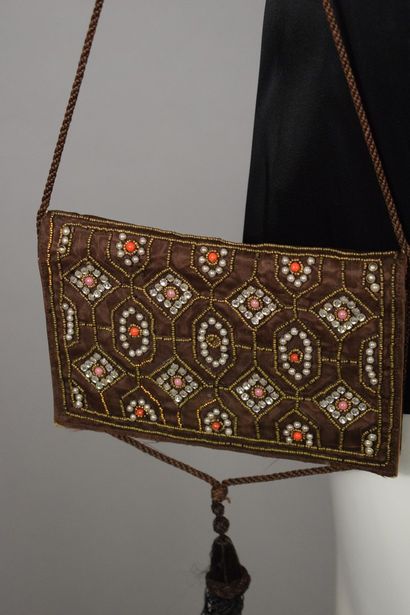 null ANONYMOUS 



Brown silk lady's clutch decorated with geometric patterns in...
