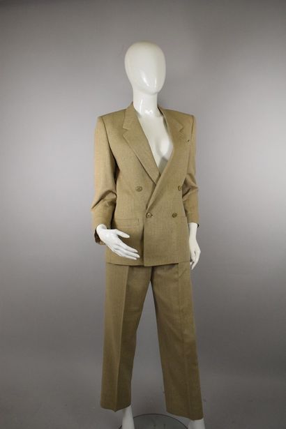 null CERRUTI 1881



Iridescent beige double-breasted suit, consisting of pants and...