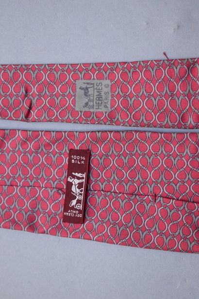null HERMES PARIS



Tie in burgundy silk with grey buckles.

Length : 145cm approx....