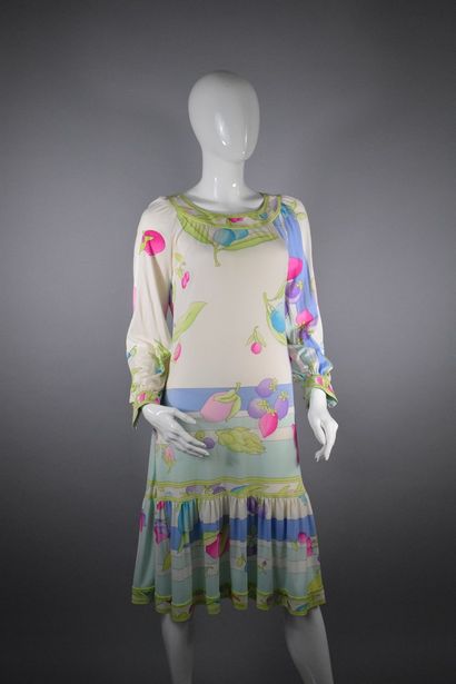 null LEONARD 



Ruffled dress with fruit prints in pastel colors. 

Back zip closure,...