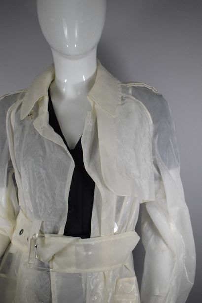 null SONIA RYKIEL



White semi-transparent raincoat, four buttons on two rows, two...
