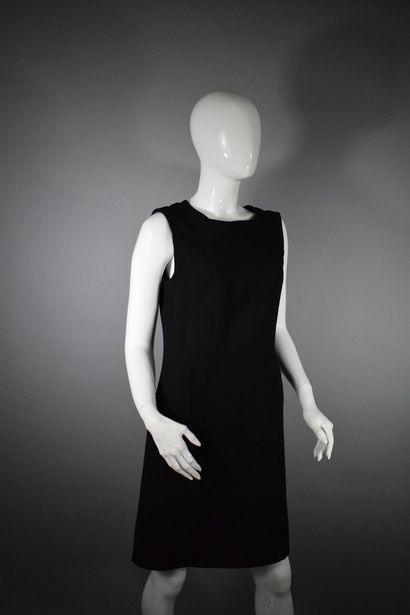 null NATAN



Black wool blend straight dress decorated at the waist with two trompe...