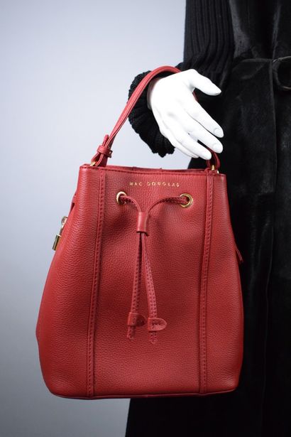 null MAC DOUGLAS 



Red leather bucket bag with drawstring. 

Near new condition,...