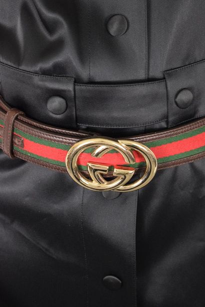 null GUCCI 



Brown calfskin belt with green and red cotton webbing. Monogrammed...