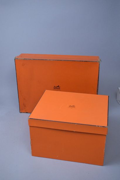 null 
HERMES PARIS 

Lot of two boxes:

One of 22cm x 35cm x 31cm

One of 12 cm x...