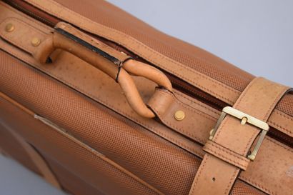 null BOTTEGA VENETTA



Suitcase in beige canvas and natural leather, large zipper...