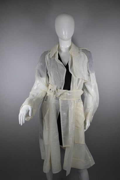 null SONIA RYKIEL



White semi-transparent raincoat, four buttons on two rows, two...