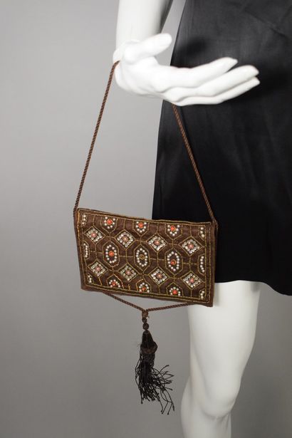 null ANONYMOUS 



Brown silk lady's clutch decorated with geometric patterns in...